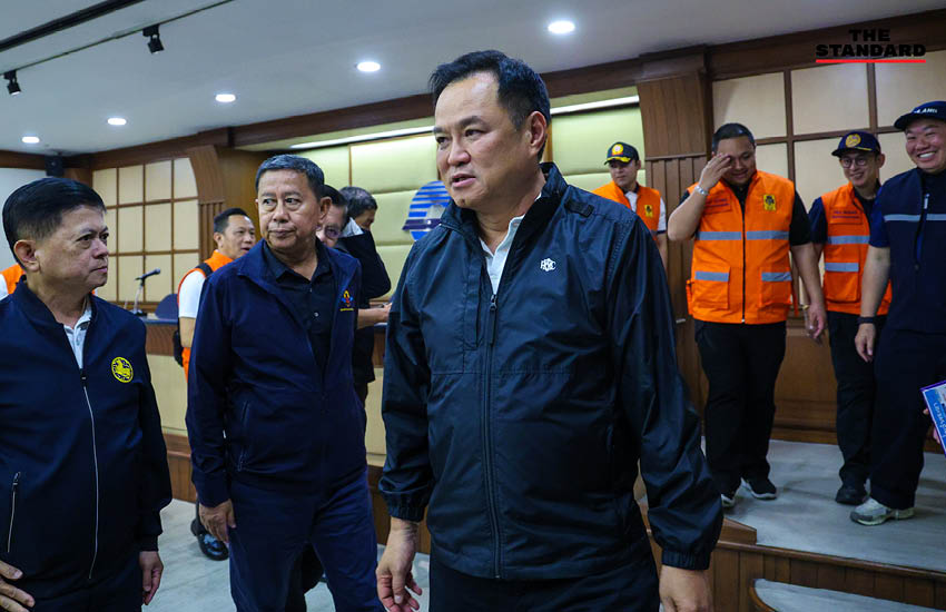 อนุทิน ชาญวีรกูล นายกรัฐมนตรี เดินทางถึงประเทศไทยเพื่อประชุมด่วนรับมือสถานการณ์น้ำท่วม 4