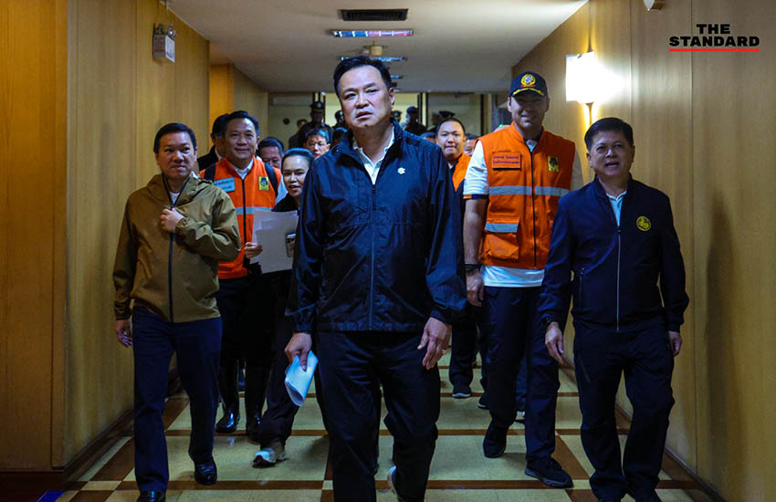 อนุทิน ชาญวีรกูล นายกรัฐมนตรี เดินทางถึงประเทศไทยเพื่อประชุมด่วนรับมือสถานการณ์น้ำท่วม 5