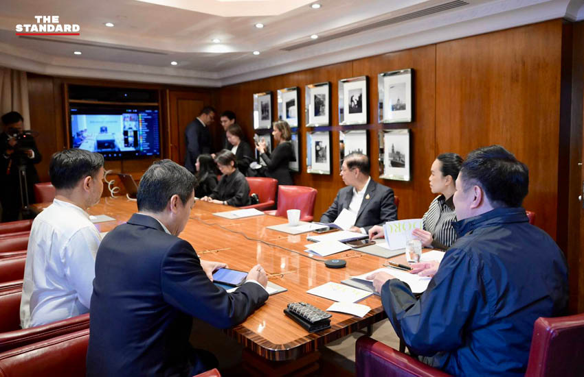 อนุทิน ชาญวีรกูล นายกรัฐมนตรี ประชุมทางไกลจากลอนดอนติดตามสถานการณ์น้ำท่วม 1