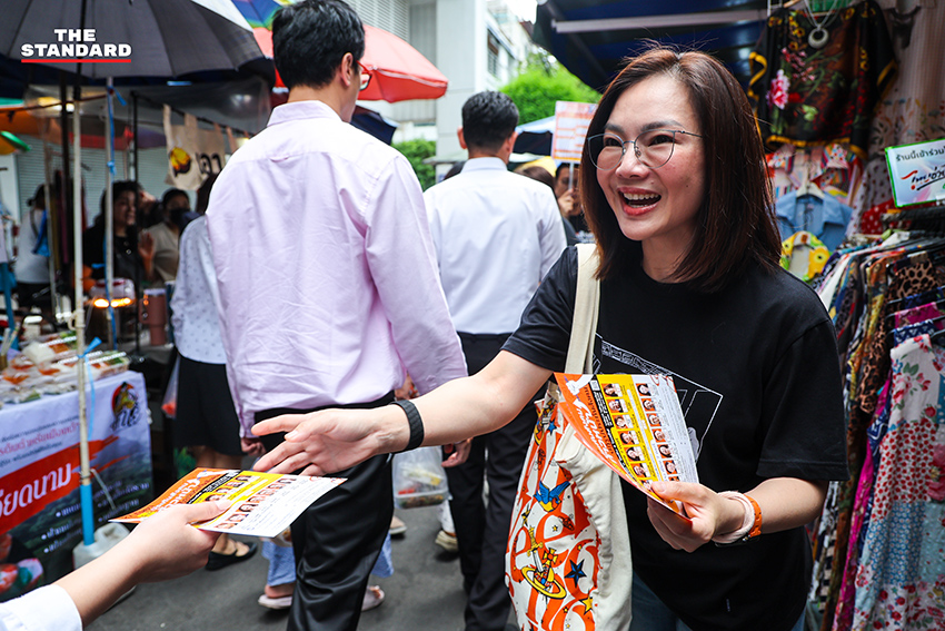 ทีมประกันสังคมก้าวหน้าลงพื้นที่หาเสียงพบปะประชาชนบริเวณตลาดละลายทรัพย์ ย่านสีลม 2
