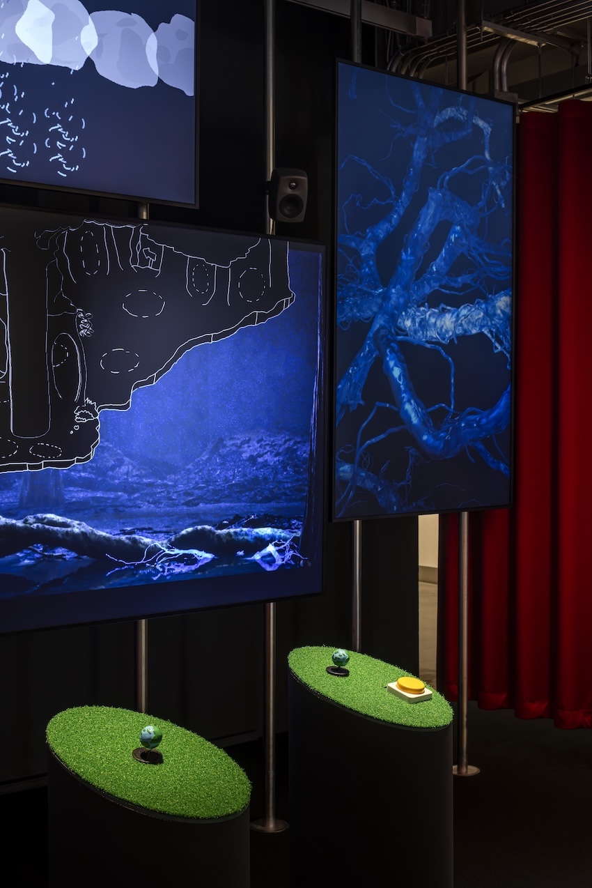ภาพผลงาน Project 147 ของ นวิน หนูทอง ซึ่งเป็นงานจัดวางสื่อผสมขนาดใหญ่ 4