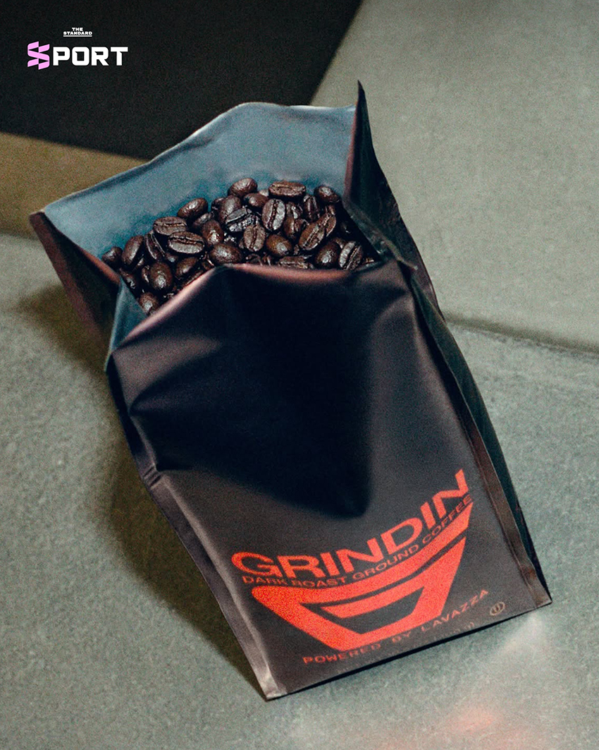 ภาพ Pusha T และ Pharrell Williams พร้อมโลโก้ Grindin’ Coffee 11