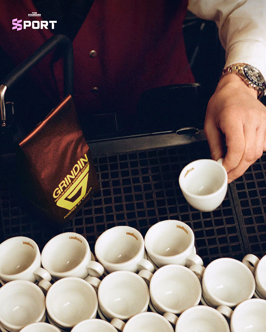 ภาพ Pusha T และ Pharrell Williams พร้อมโลโก้ Grindin’ Coffee 12