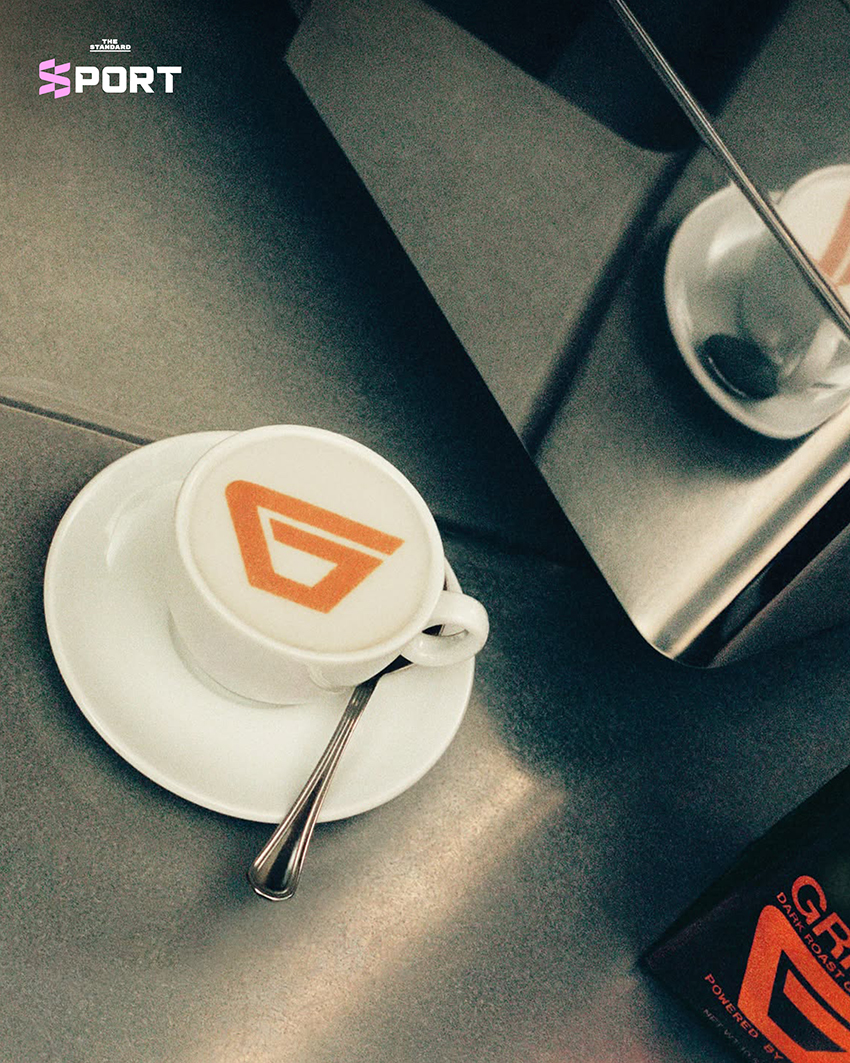 ภาพ Pusha T และ Pharrell Williams พร้อมโลโก้ Grindin’ Coffee 4