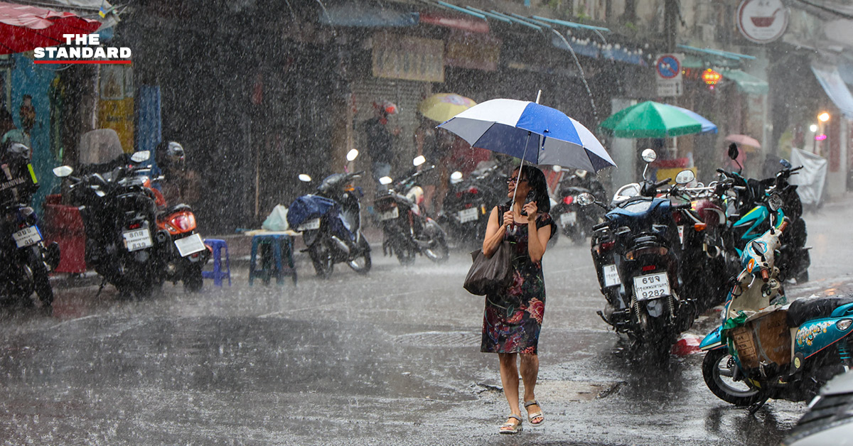 ภาพฝนตกหนักในกรุงเทพมหานคร พร้อมการแจ้งเตือนจากกรมอุตุนิยมวิทยา