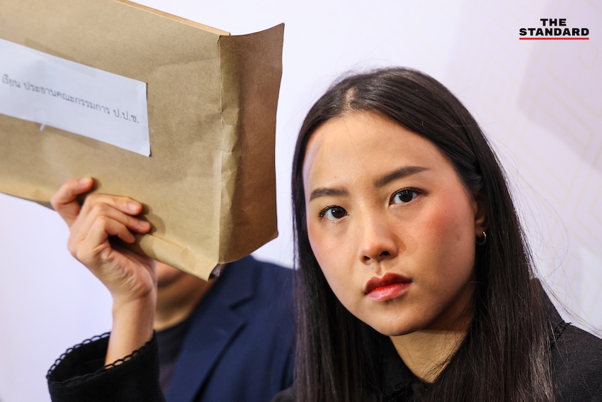 รักชนก ศรีนอก ยื่นเอกสารต่อ ป.ป.ช. ตรวจสอบสัญญา TH-AI Passport 1