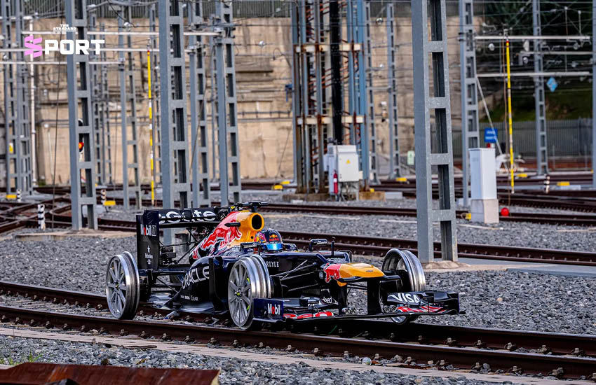 รถแข่ง Red Bull Racing F1 รุ่น RB8 ดัดแปลงวิ่งบนรางรถไฟใต้ดินกรุงมาดริด 1