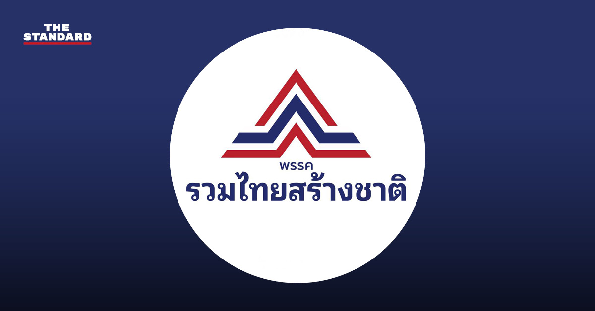 ภาพกราฟิกข่าวพรรครวมไทยสร้างชาติเรียกร้อง กกต. เปิดเผยผลสอบฮั้ว สว. พร้อมโลโก้ THE STANDARD