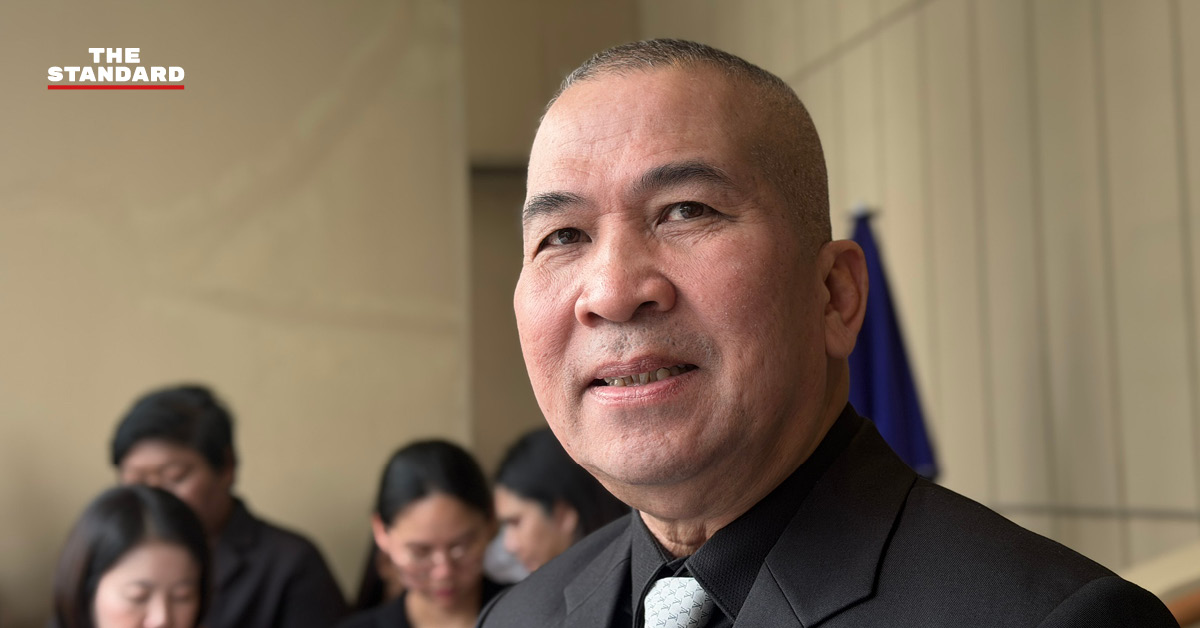 พล.ต.ท. รุทธพล เนาวรัตน์ รัฐมนตรีว่าการกระทรวงยุติธรรม กำลังแถลงข่าว