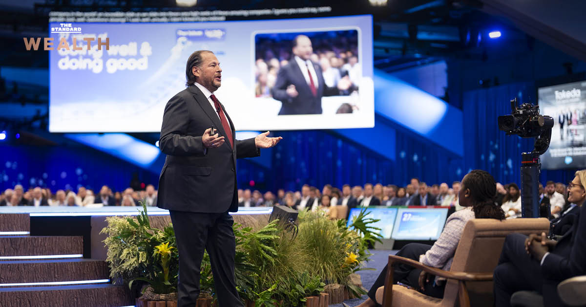 ภาพกราฟิกแสดงข้อความ 'AI รู้รอบด้าน แต่ไม่รู้จักธุรกิจคุณดีพอ Salesforce ชี้ช่องว่าง องค์กรยุค Agentic AI'