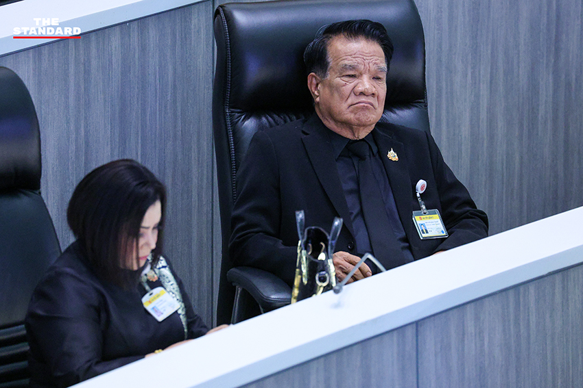 บรรยากาศการประชุมวุฒิสภา โดยมีพล.อ. เกรียงไกร ศรีรักษ์ ทำหน้าที่ประธานในที่ประชุม 13
