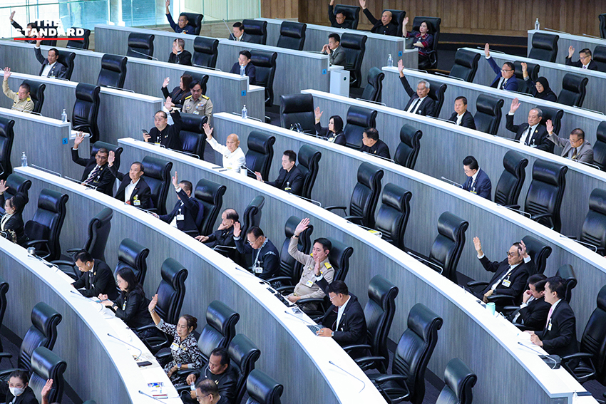 บรรยากาศการประชุมวุฒิสภา โดยมีพล.อ. เกรียงไกร ศรีรักษ์ ทำหน้าที่ประธานในที่ประชุม 18