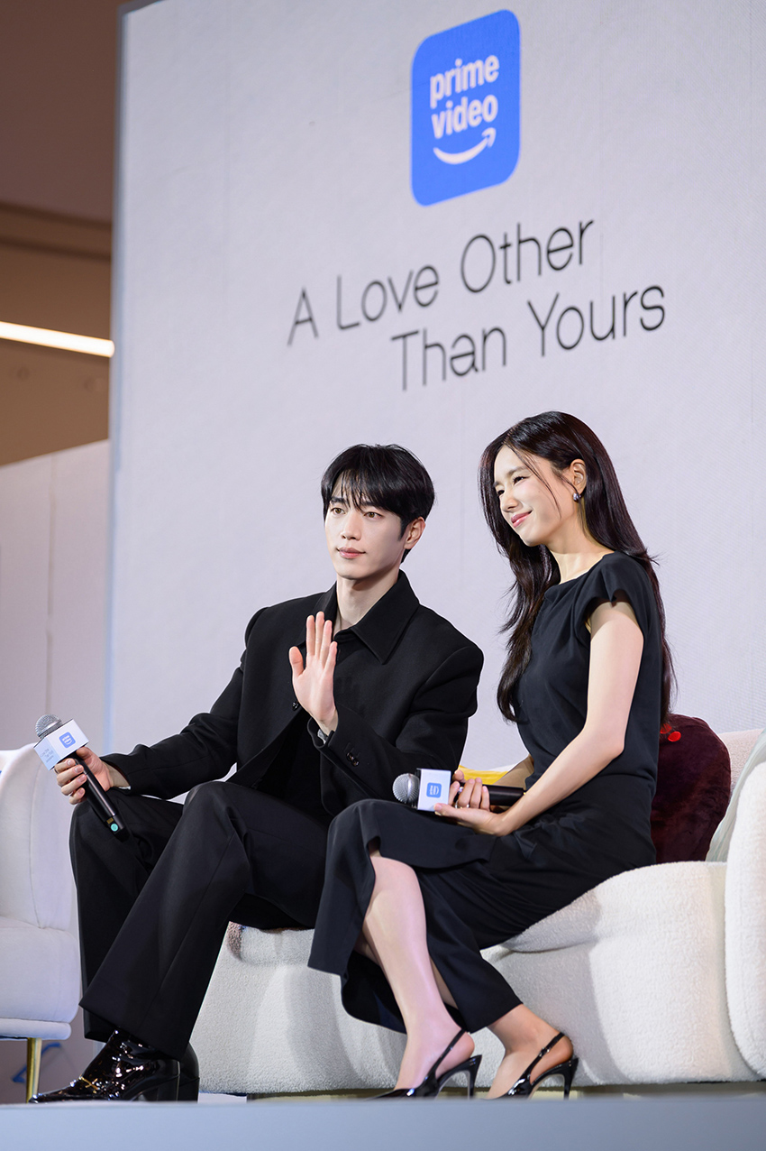 Seo Kang Joon และ Ahn Eun Jin สองนักแสดงนำจากซีรีส์ A Love Other Than Yours ในงานแฟนอีเวนต์ที่ประเทศไทย 4