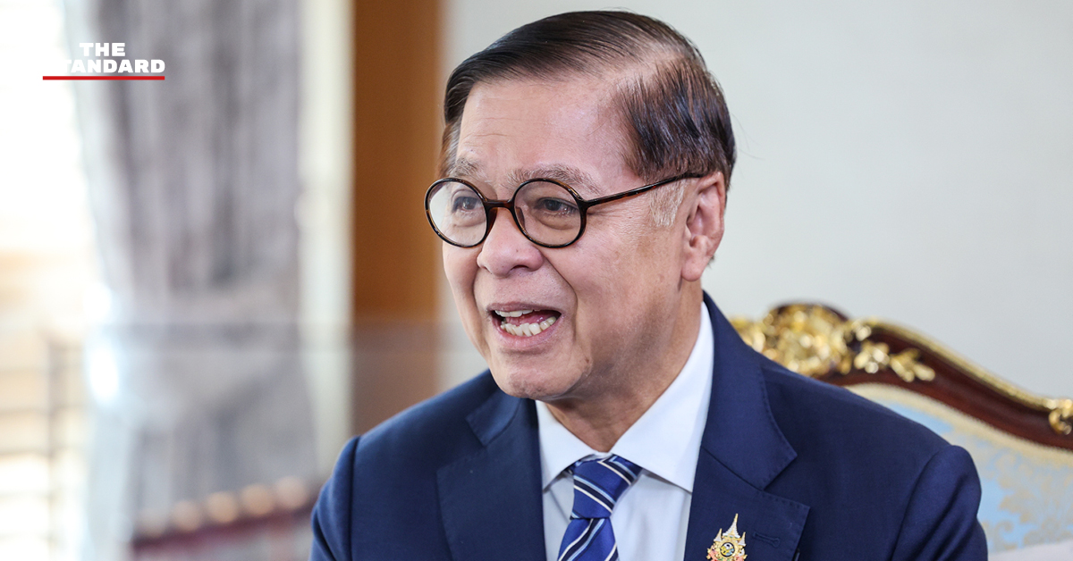 สีหศักดิ์ พวงเกตุแก้ว รองนายกรัฐมนตรีและรัฐมนตรีว่าการกระทรวงการต่างประเทศ ให้สัมภาษณ์สื่อมวลชน