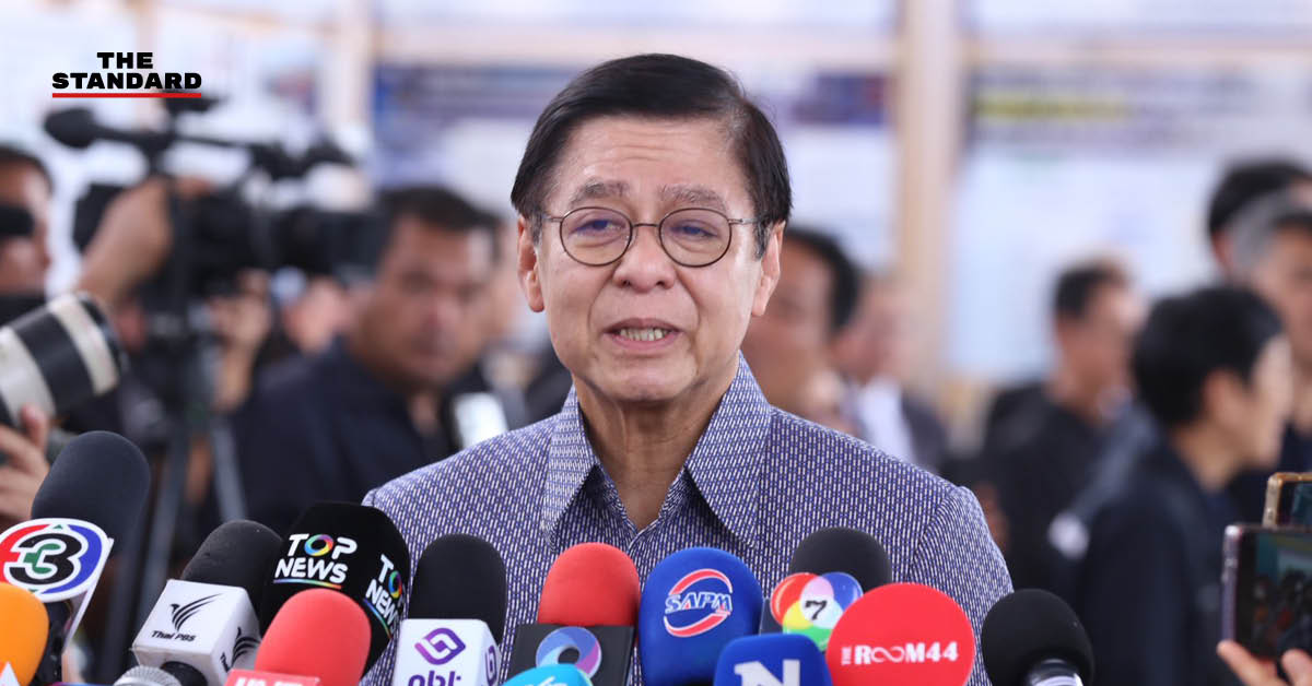 สีหศักดิ์ พวงเกตุแก้ว ให้สัมภาษณ์สื่อมวลชน