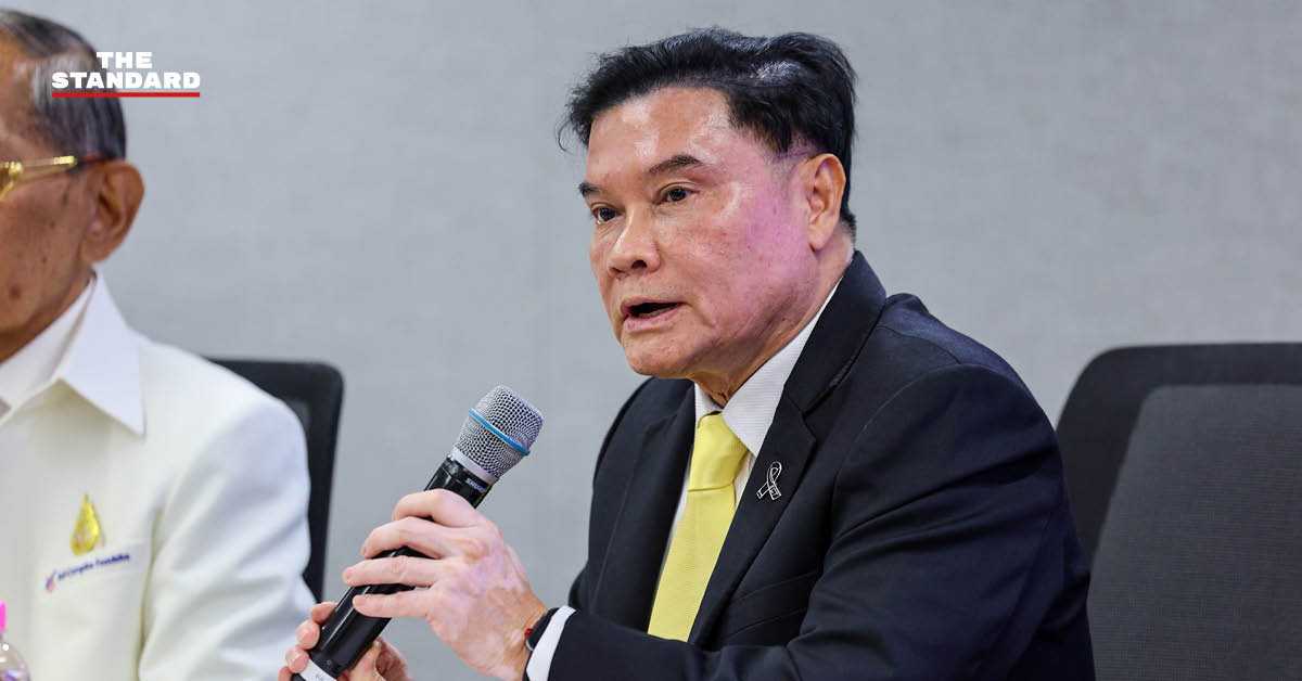 สิทธิโชติ อินทรวิเศษ กรรมการ กกต. ให้สัมภาษณ์สื่อมวลชน