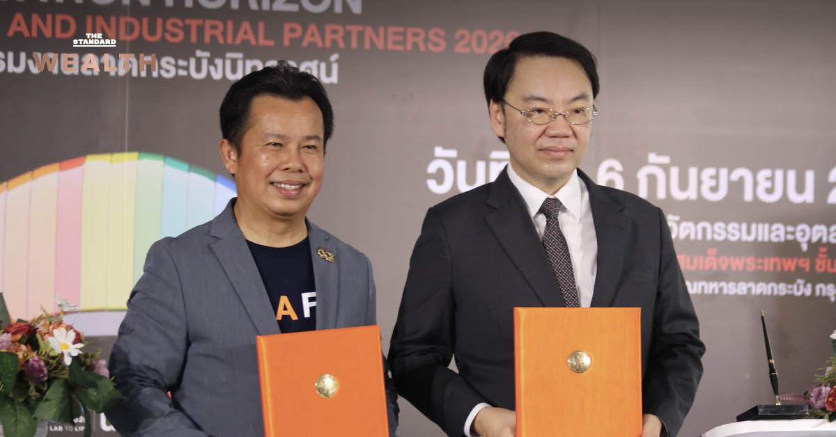 ภาพผู้บริหารสมาพันธ์ SME ไทย และ สจล. ร่วมลงนามบันทึกข้อตกลงความร่วมมือ
