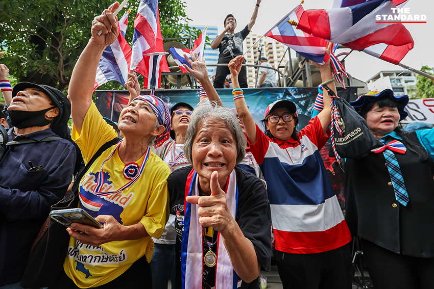 สนธิ ลิ้มทองกุล อ่านแถลงการณ์ต่อหน้ามวลชนที่สถานทูตอิสราเอล 4