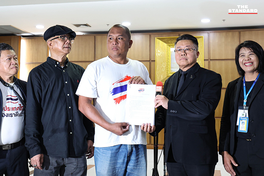สนธิ ลิ้มทองกุล และแกนนำ คปท. ยื่นหนังสือต่อ กกต. 11