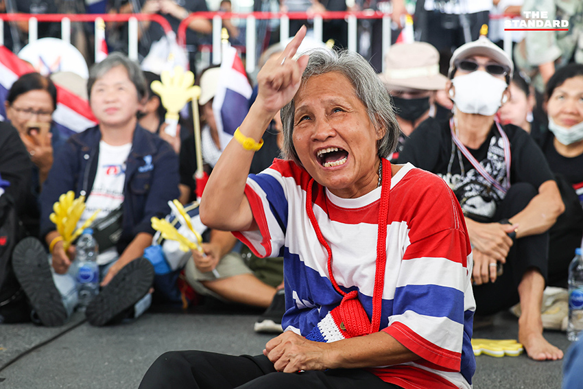 สนธิ ลิ้มทองกุล และแกนนำ คปท. ยื่นหนังสือต่อ กกต. 2