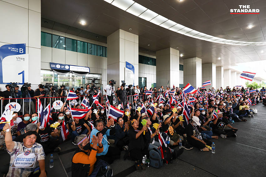 สนธิ ลิ้มทองกุล และแกนนำ คปท. ยื่นหนังสือต่อ กกต. 3