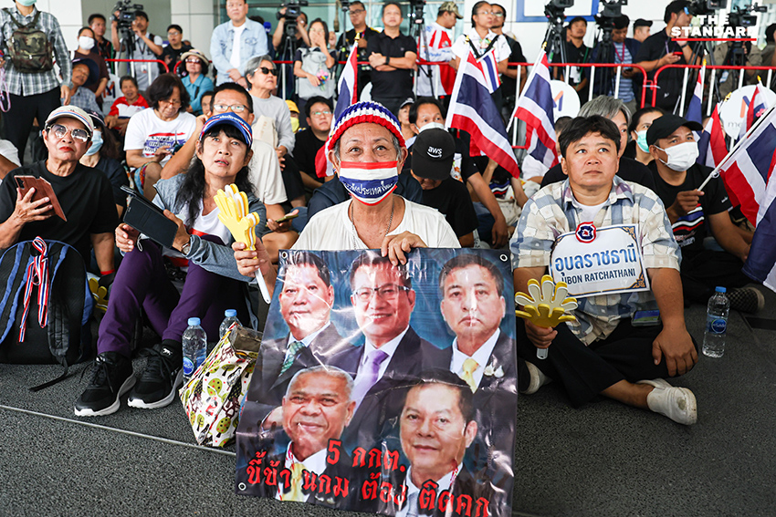 สนธิ ลิ้มทองกุล และแกนนำ คปท. ยื่นหนังสือต่อ กกต. 5
