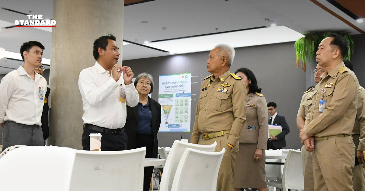 ภาพฝ้าเพดานศูนย์อาหารรัฐสภาที่เสียหายจากการถล่ม