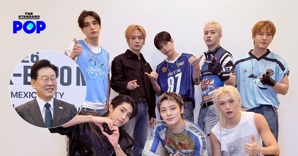 ภาพ Stray Kids กำลังแสดงคอนเสิร์ตบนเวทีในเทศกาลดนตรี STRAYCITY ที่เม็กซิโก