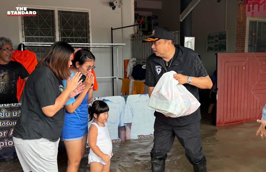 ภาพสุชาติ ชมกลิ่น สส.ชลบุรี เขต 1 พรรคภูมิใจไทย กำลังเปิดโรงครัวเพื่อจัดเตรียมอาหารช่วยเหลือประชาชน 1