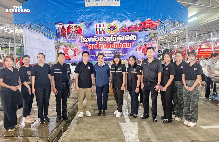 สุขสมรวย วันทนียกุล รัฐมนตรีประจำสำนักนายกรัฐมนตรี ตรวจเยี่ยมโรงครัวและข้าวกล่องสำหรับผู้ประสบภัยน้ำท่วม 2