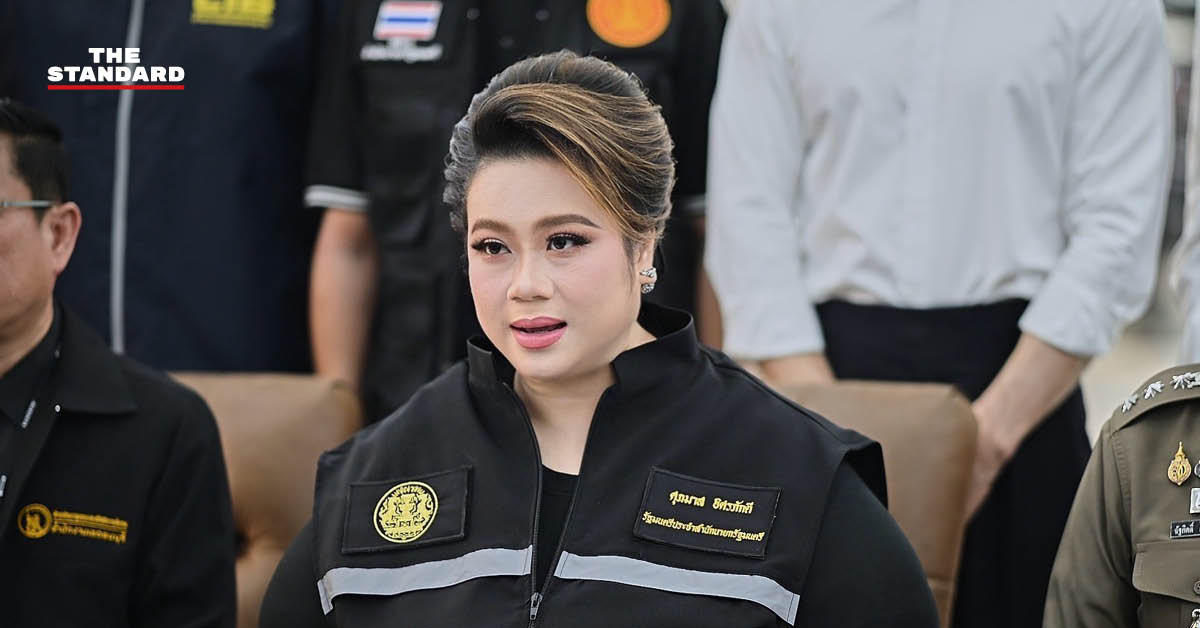 ศุภมาส อิศรภักดี รัฐมนตรีประจำสำนักนายกรัฐมนตรี กำลังแถลงข่าว