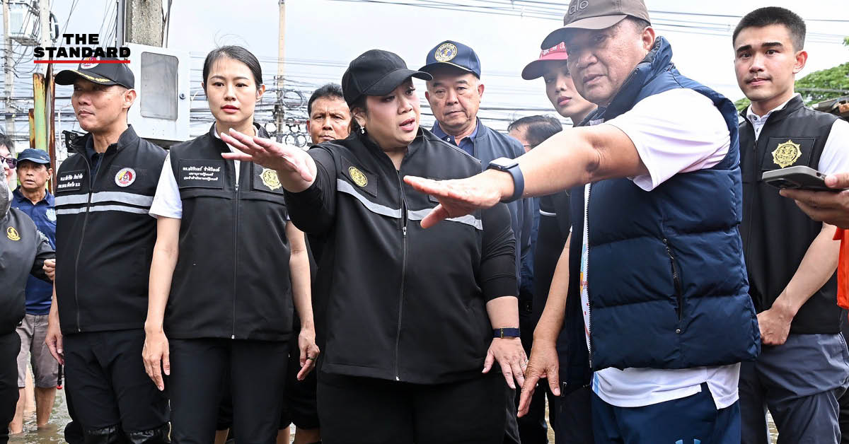 ศุภมาส อิศรภักดี รัฐมนตรีประจำสำนักนายกรัฐมนตรี ลงพื้นที่ติดตามสถานการณ์น้ำท่วมและมอบสิ่งของยังชีพให้ประชาชนที่จังหวัดนนทบุรี