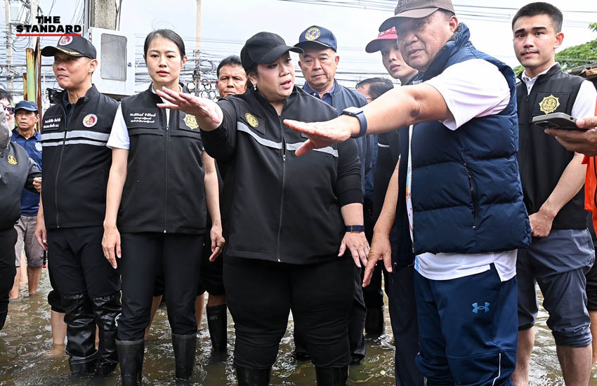 ศุภมาส อิศรภักดี รัฐมนตรีประจำสำนักนายกรัฐมนตรี ลงพื้นที่ติดตามสถานการณ์น้ำท่วมและมอบสิ่งของยังชีพให้ประชาชนที่จังหวัดนนทบุรี 1