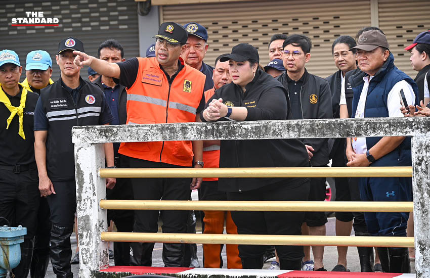 ศุภมาส อิศรภักดี รัฐมนตรีประจำสำนักนายกรัฐมนตรี ลงพื้นที่ติดตามสถานการณ์น้ำท่วมและมอบสิ่งของยังชีพให้ประชาชนที่จังหวัดนนทบุรี 2