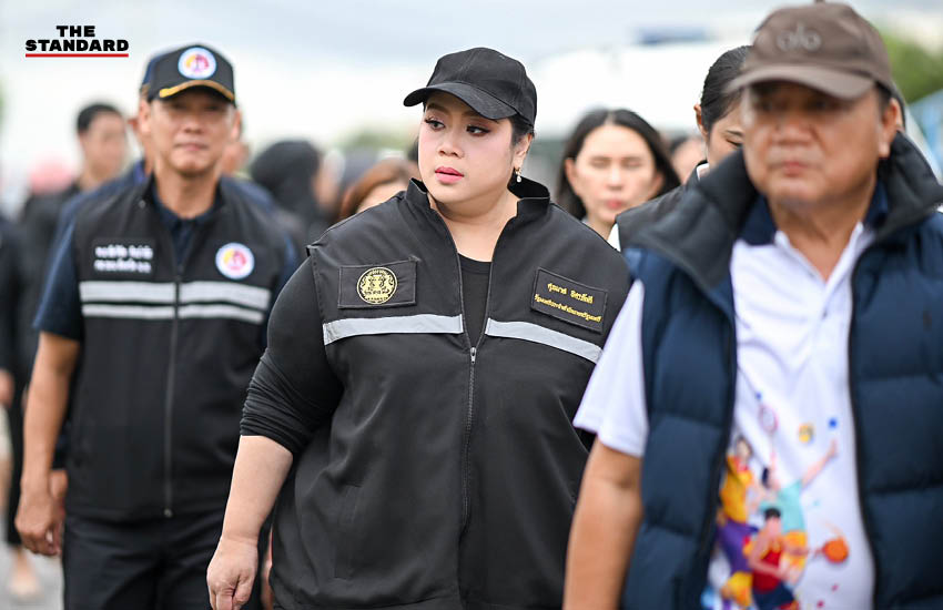 ศุภมาส อิศรภักดี รัฐมนตรีประจำสำนักนายกรัฐมนตรี ลงพื้นที่ติดตามสถานการณ์น้ำท่วมและมอบสิ่งของยังชีพให้ประชาชนที่จังหวัดนนทบุรี 4