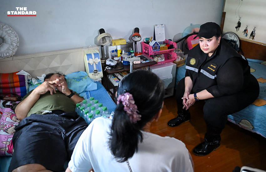ศุภมาส อิศรภักดี รัฐมนตรีประจำสำนักนายกรัฐมนตรี ลงพื้นที่ติดตามสถานการณ์น้ำท่วมและมอบสิ่งของยังชีพให้ประชาชนที่จังหวัดนนทบุรี 5