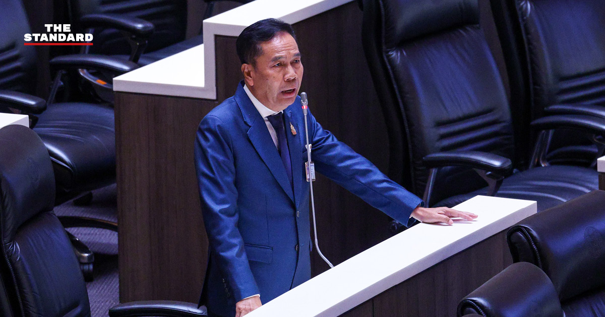 สุทิน คลังแสง สส. พรรคเพื่อไทย กำลังอภิปรายในที่ประชุมสภาผู้แทนราษฎร