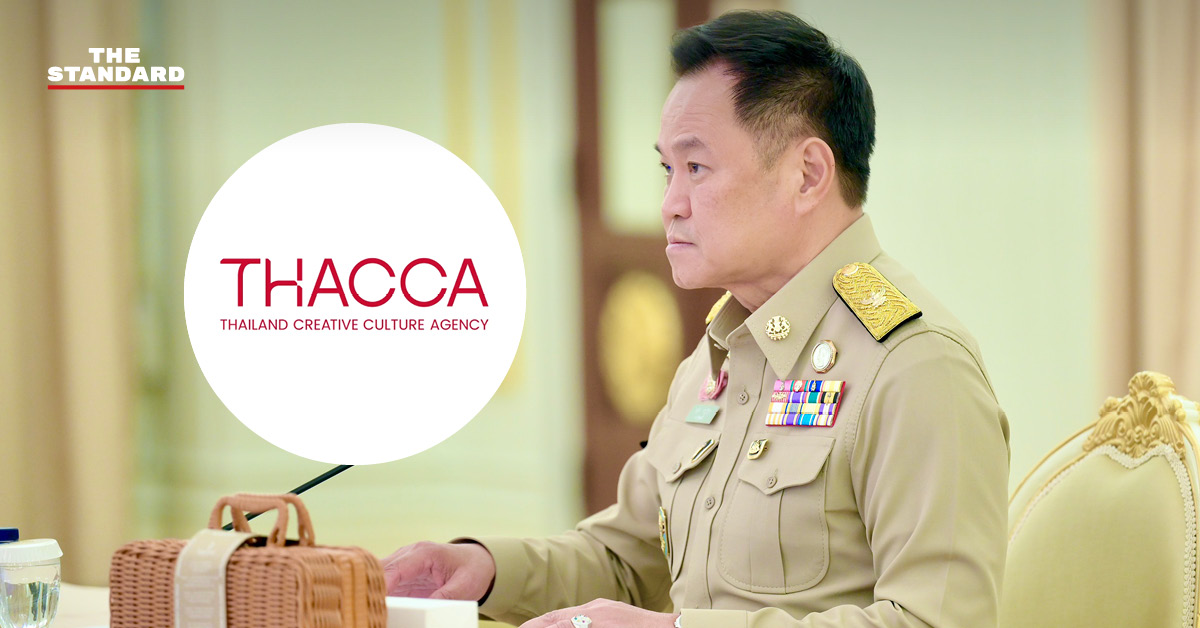 อนุทิน ชาญวีรกูล ยืนอยู่หน้าอาคารรัฐสภา พร้อมข้อความร่าง พ.ร.บ. THACCA ถูกปัดตก