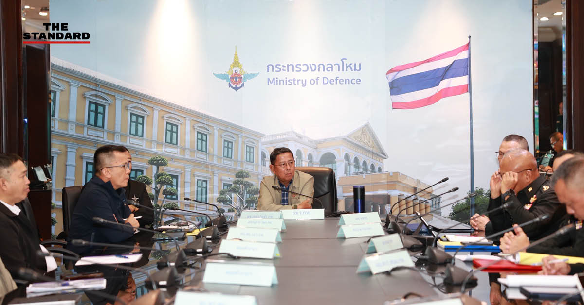 ทหารกำลังช่วยเหลือประชาชนในพื้นที่ประสบภัยน้ำท่วม