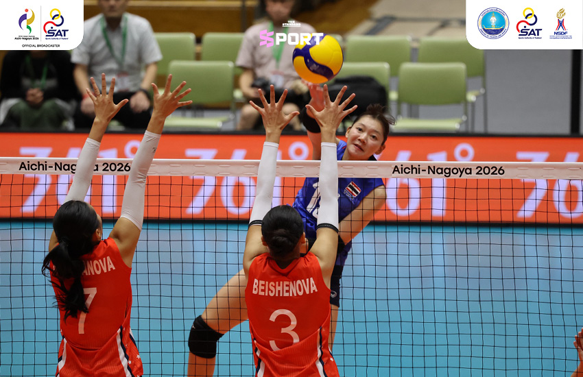 นักกีฬาวอลเลย์บอลหญิงทีมชาติไทยกำลังแข่งขันกับทีมคีร์กีซสถานในศึกเอเชียนเกมส์ 2026 5