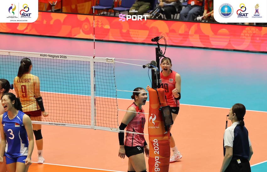 นักวอลเลย์บอลหญิงทีมชาติไทยกำลังแข่งขันกับทีมชาติจีนในศึกเอเชียนเกมส์ 6