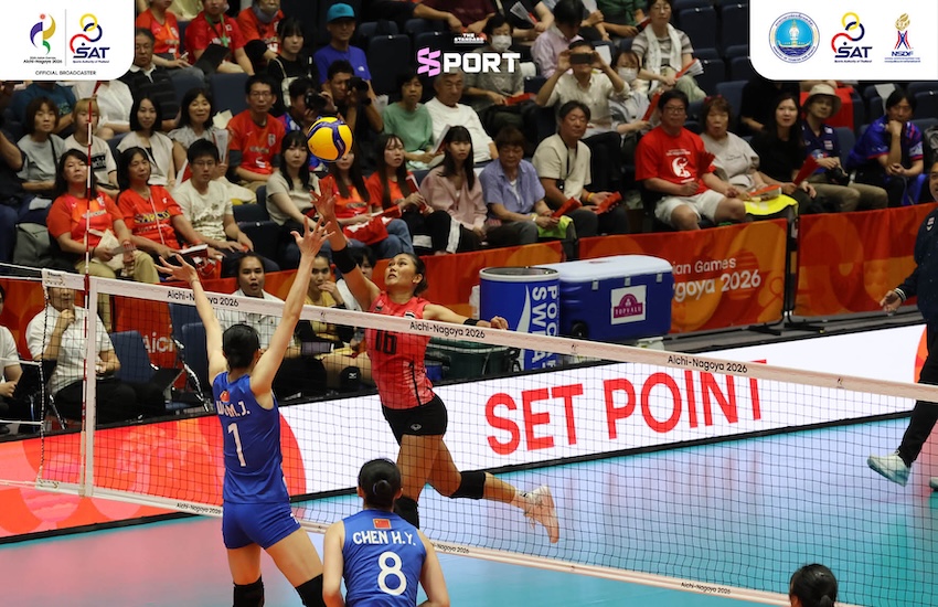 นักวอลเลย์บอลหญิงทีมชาติไทยกำลังแข่งขันกับทีมชาติจีนในศึกเอเชียนเกมส์ 7
