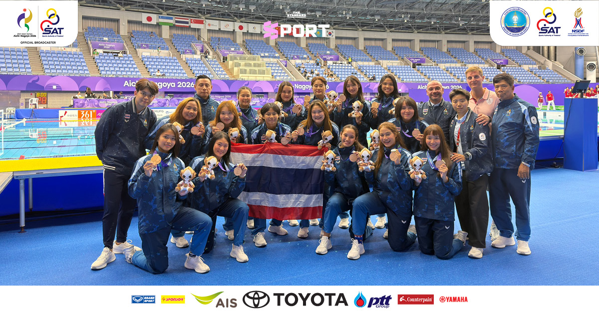 นักกีฬาโปโลน้ำหญิงทีมชาติไทยฉลองชัยชนะพร้อมเหรียญรางวัล