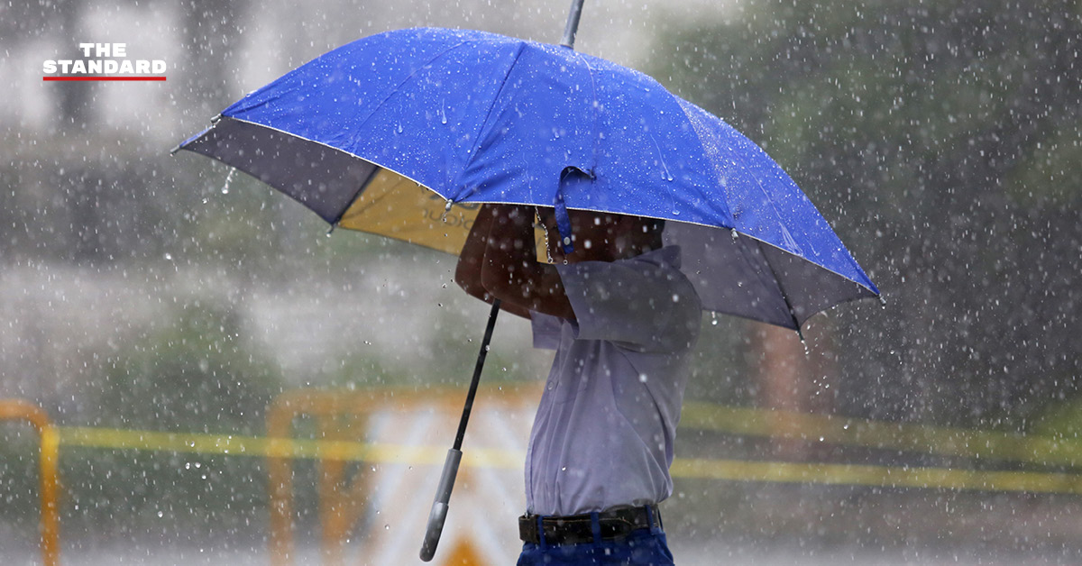 แผนที่อากาศแสดงพื้นที่ฝนตกหนักและคลื่นสูงในประเทศไทย
