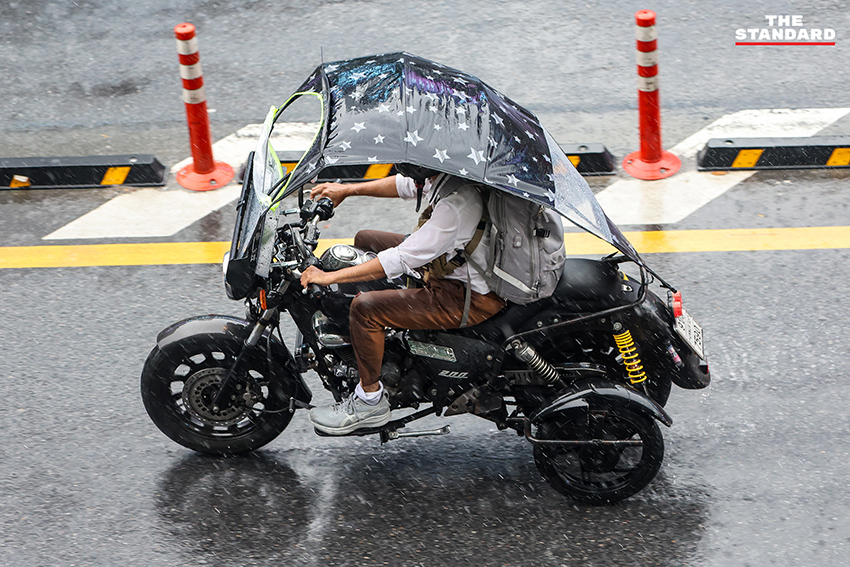 ภาพแผนที่อากาศแสดงพื้นที่ฝนตกหนักและเส้นทางพายุในประเทศไทย 3