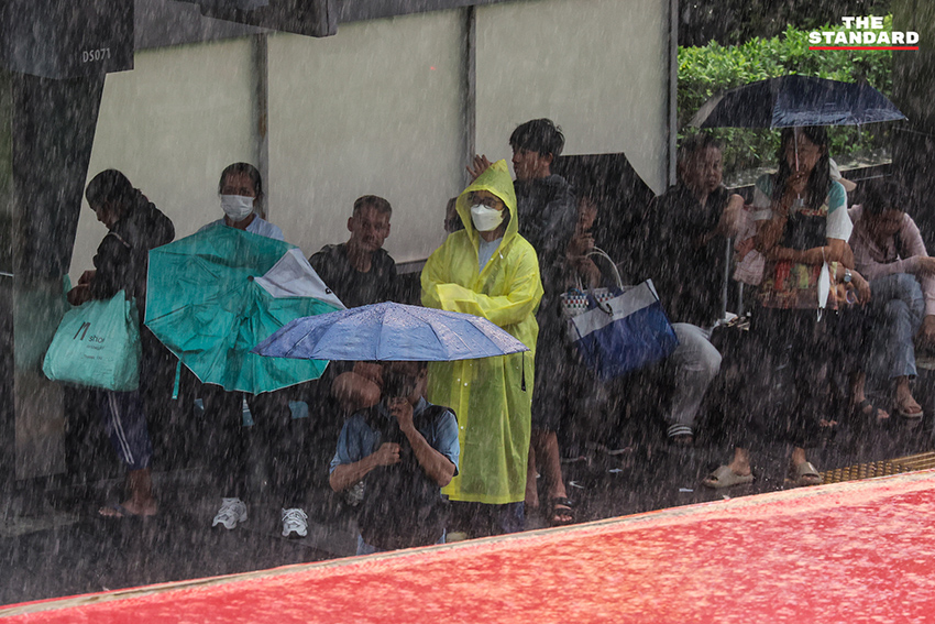ภาพแผนที่อากาศแสดงพื้นที่ฝนตกหนักและเส้นทางพายุในประเทศไทย 5