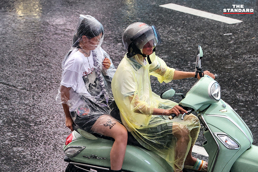 ภาพแผนที่อากาศแสดงพื้นที่ฝนตกหนักและเส้นทางพายุในประเทศไทย 6
