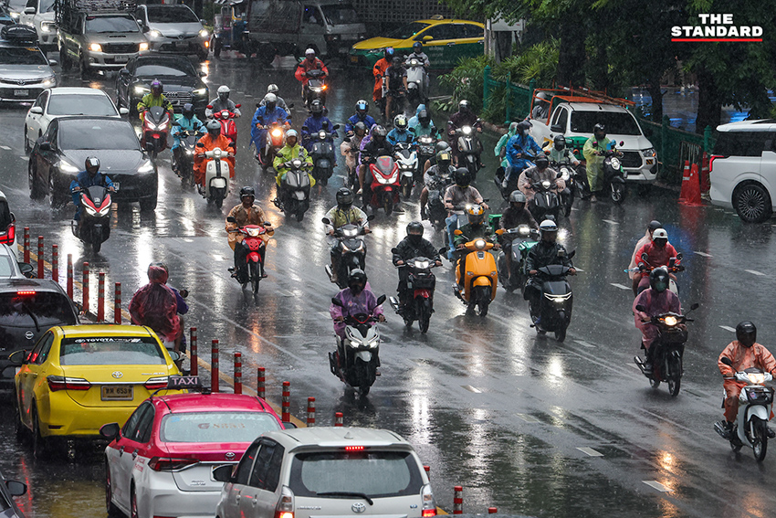 ภาพแผนที่อากาศแสดงพื้นที่ฝนตกหนักและเส้นทางพายุในประเทศไทย 8