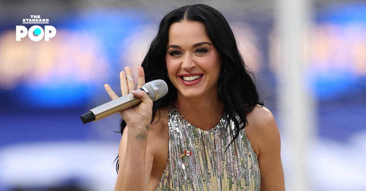 Katy Perry กำลังแสดงคอนเสิร์ตบนเวที