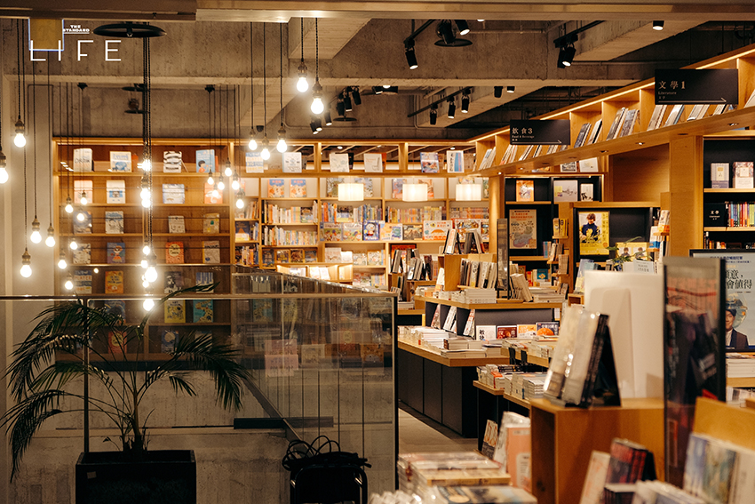 ภาพร้านหนังสือ TSUTAYA BOOKSTORE ที่ญี่ปุ่น 1